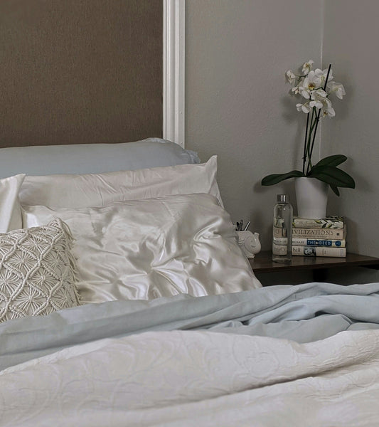 How to Make Your Home More Warm and Cozy with Scents and Styles